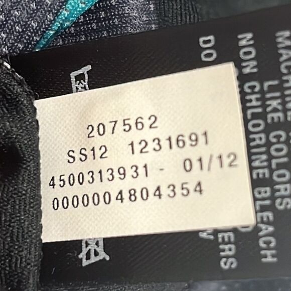 Under Armour Women’s ColdBlack Semi-Fitted HeatGear UPF 30 Tank Top- Medium - Picture 15 of 16